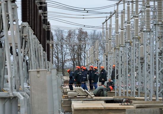 Power bridge construction over Kerch Strait