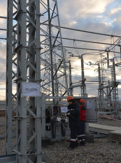 Power bridge construction over Kerch Strait