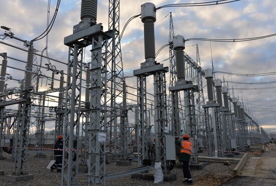 Power bridge construction over Kerch Strait