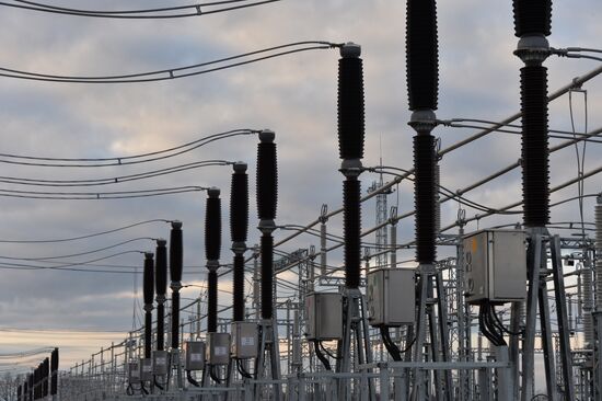 Power bridge construction over Kerch Strait
