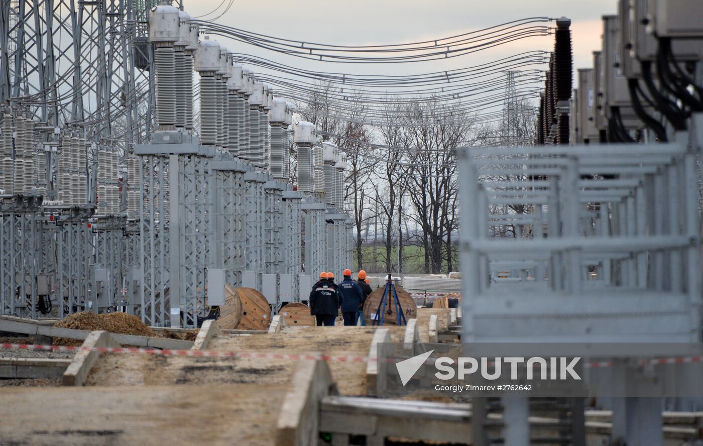 Power bridge construction over Kerch Strait