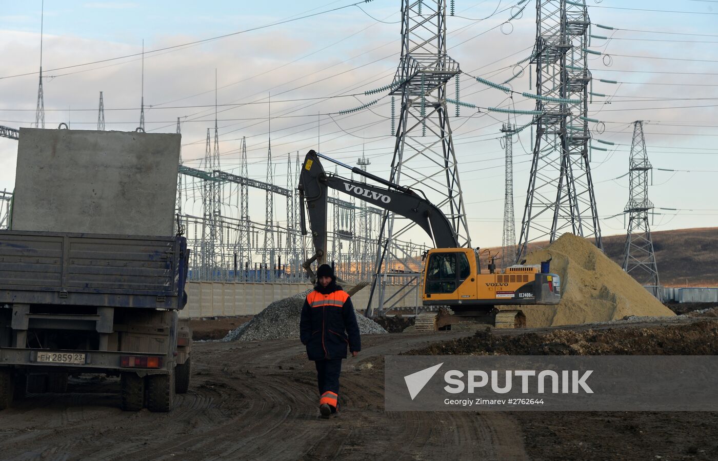 Power bridge construction over Kerch Strait