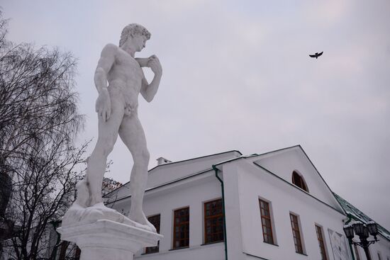Statue of David installed at Plotinka dam in Yekaterinburg
