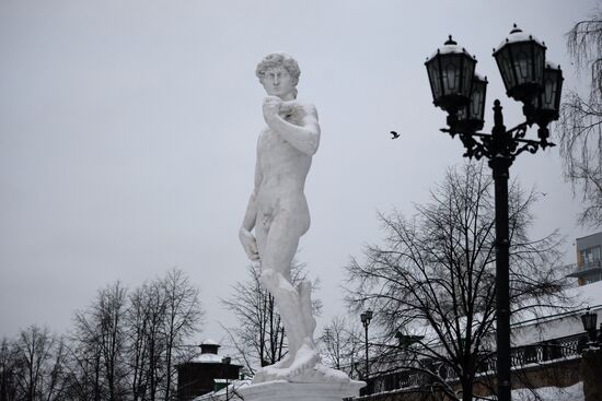 Statue of David installed at Plotinka dam in Yekaterinburg