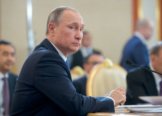 Vladimir Putin takes part in CSTO and Supreme Eurasian Economic Council summits in Moscow