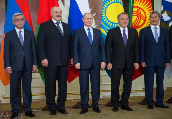 Vladimir Putin takes part in CSTO and Supreme Eurasian Economic Council summits in Moscow