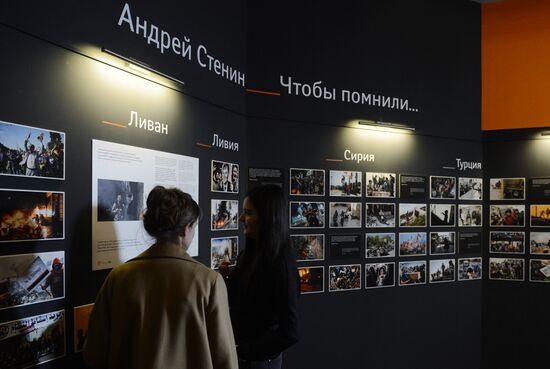 Exhibition of Andrei Stenin's photos opens