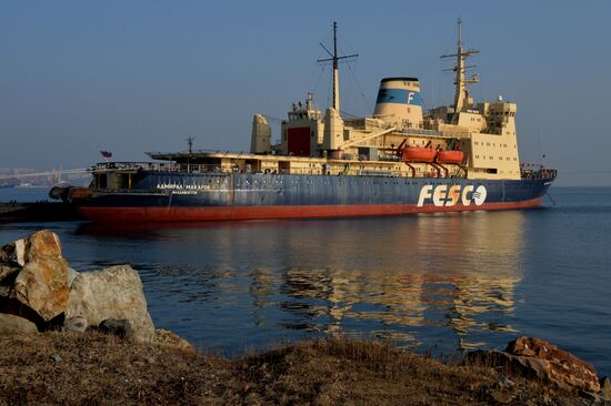 Icebreaker Admiral Makarov sails for the Arctic from Vladivostok