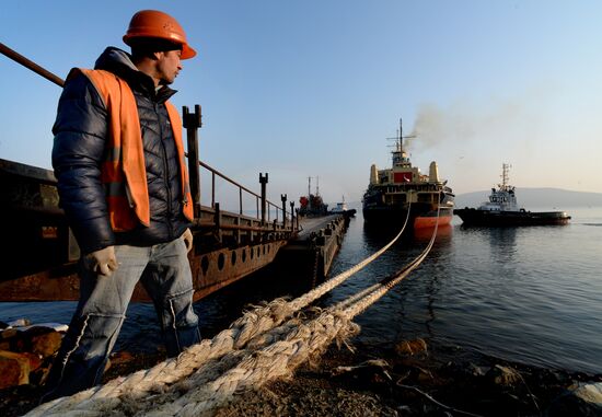 Icebreaker Admiral Makarov sails for the Arctic from Vladivostok