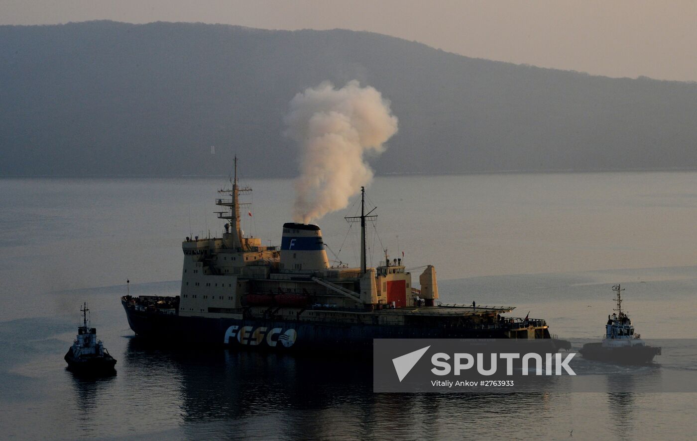 Icebreaker Admiral Makarov sails for the Arctic from Vladivostok