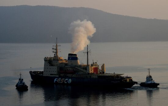 Icebreaker Admiral Makarov sails for the Arctic from Vladivostok