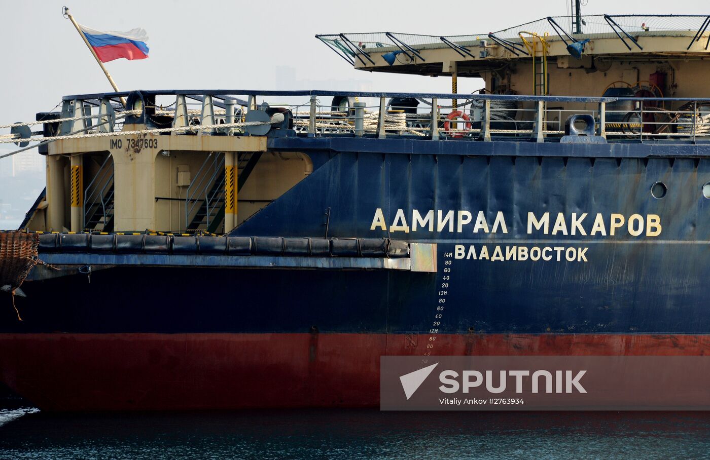 Icebreaker Admiral Makarov sails for the Arctic from Vladivostok