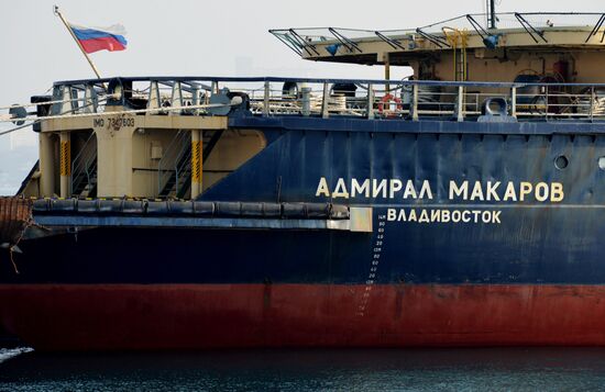 Icebreaker Admiral Makarov sails for the Arctic from Vladivostok