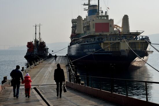 Icebreaker Admiral Makarov sails for the Arctic from Vladivostok