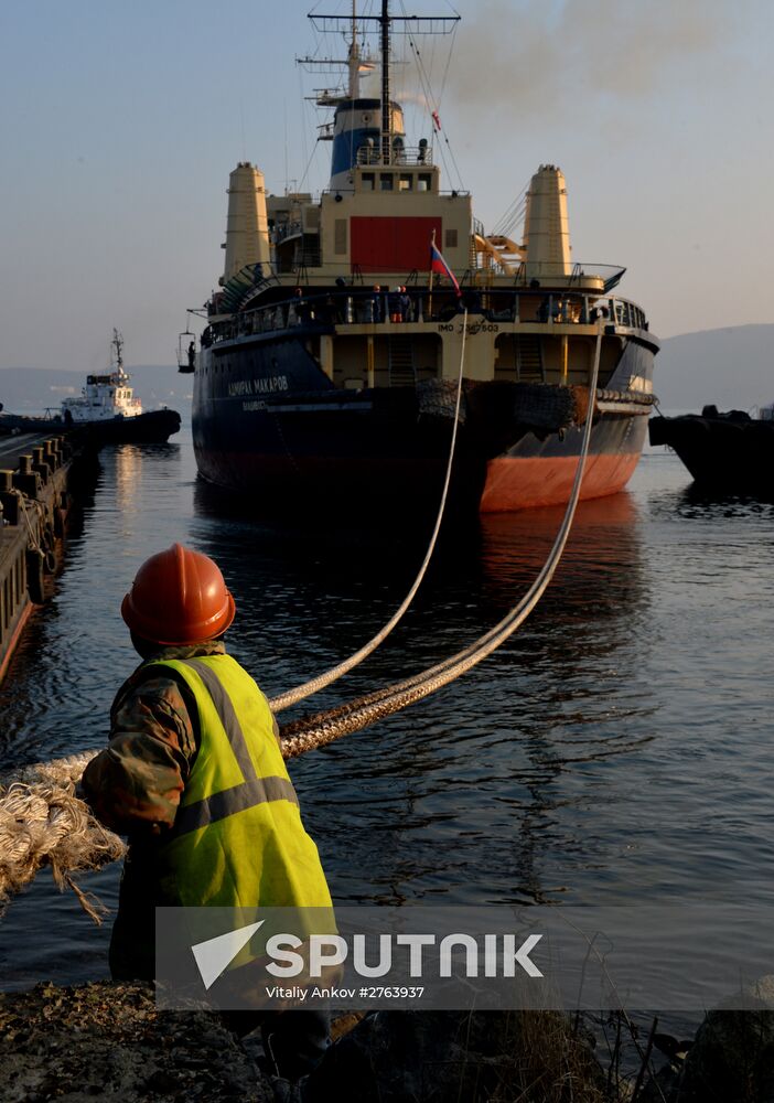 Icebreaker Admiral Makarov sails for the Arctic from Vladivostok