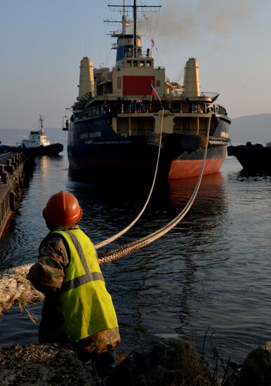 Icebreaker Admiral Makarov sails for the Arctic from Vladivostok