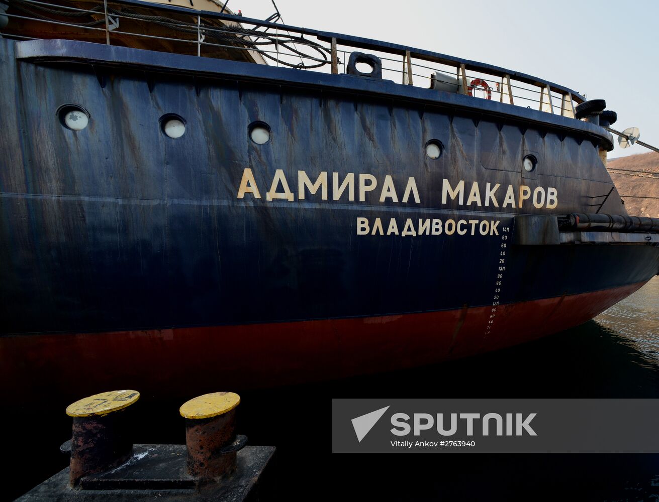 Icebreaker Admiral Makarov sails for the Arctic from Vladivostok