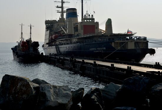 Icebreaker Admiral Makarov sails for the Arctic from Vladivostok