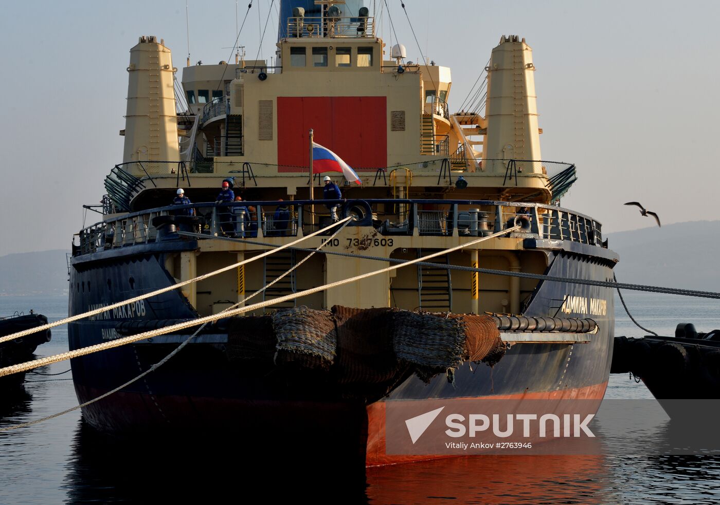 Seeing off icebreaker "Admiral Makarov" leaving Vladivostok