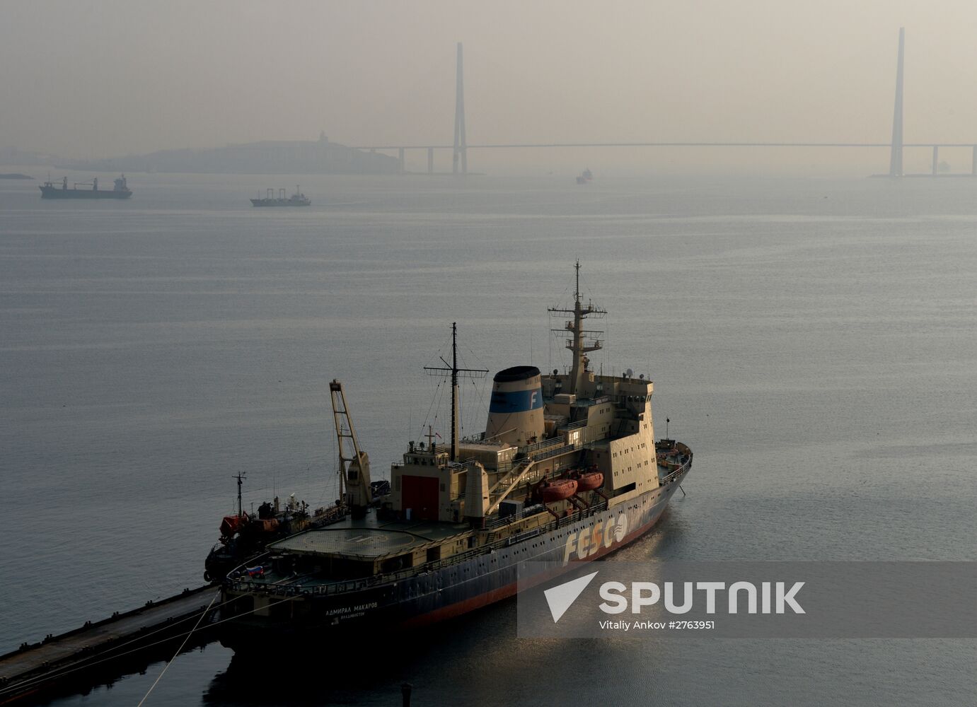 Seeing off icebreaker "Admiral Makarov" leaving Vladivostok