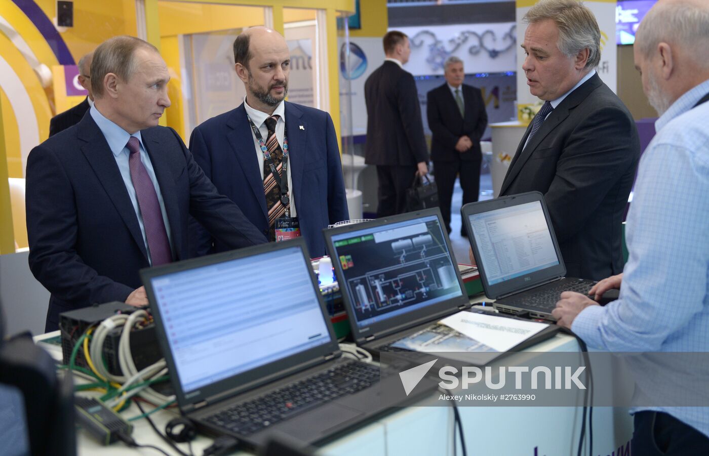 President Vladimir Putin at plenary meeting of Russia's first Internet Economy Forum