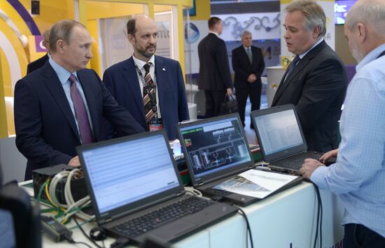President Vladimir Putin at plenary meeting of Russia's first Internet Economy Forum