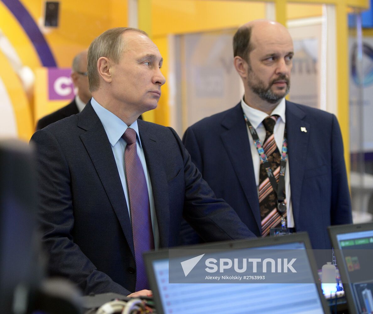 President Vladimir Putin at plenary meeting of Russia's first Internet Economy Forum