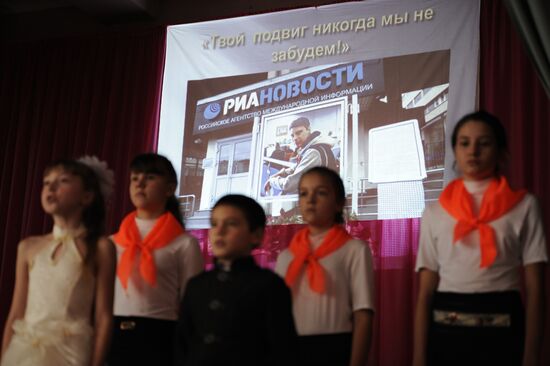 Andrei Stenin Remembrance Day at Gornyatsky School in Snezhnoye