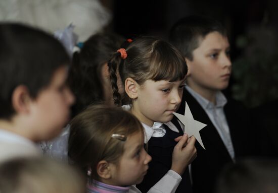 Andrei Stenin Remembrance Day at Gornyatsky School in Snezhnoye