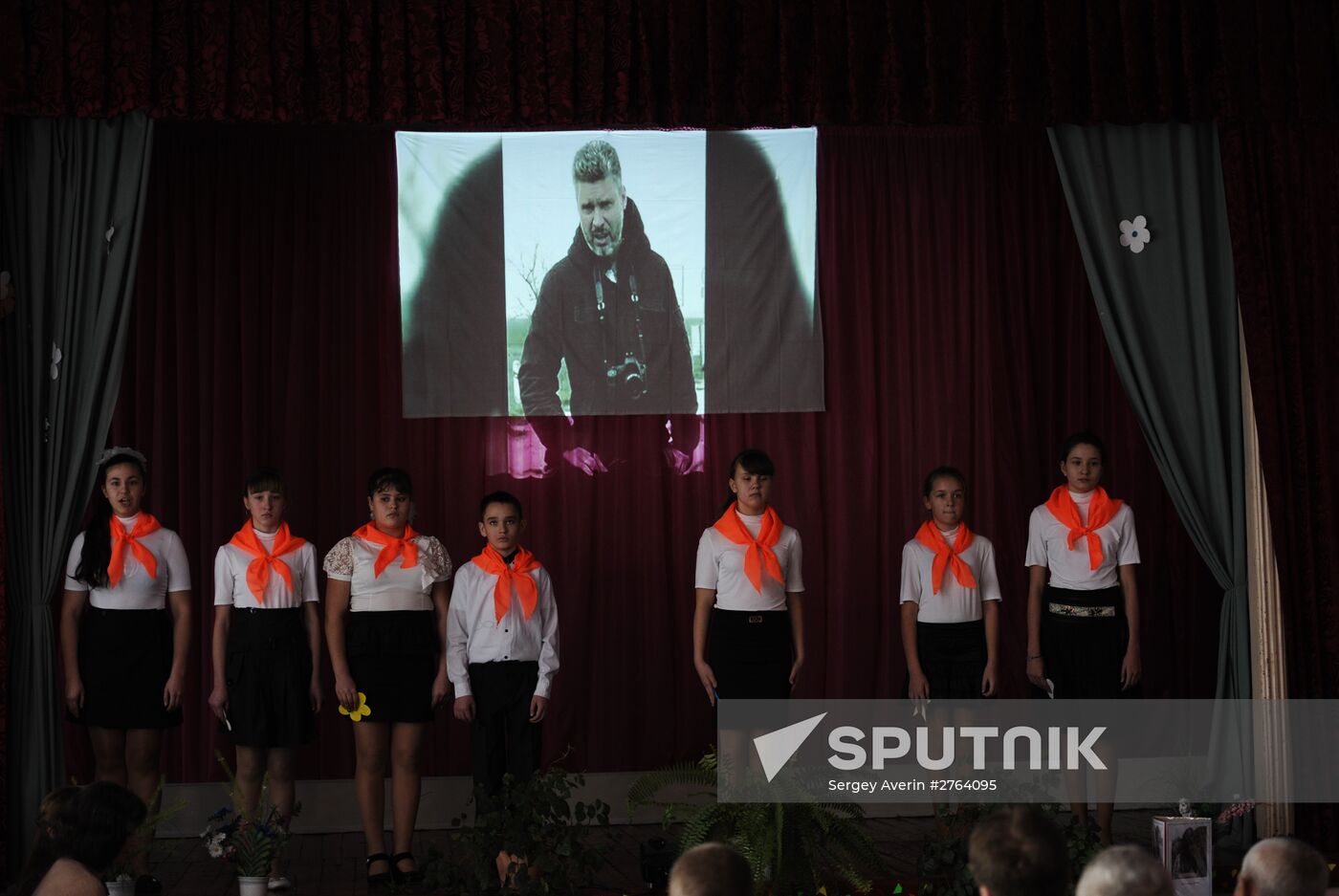 Andrei Stenin Remembrance Day at Gornyatsky School in Snezhnoye