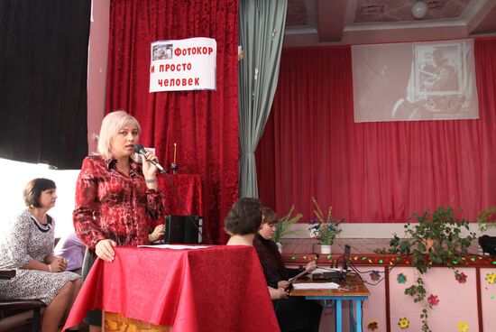Andrei Stenin Remembrance Day at Gornyatsky School in Snezhnoye