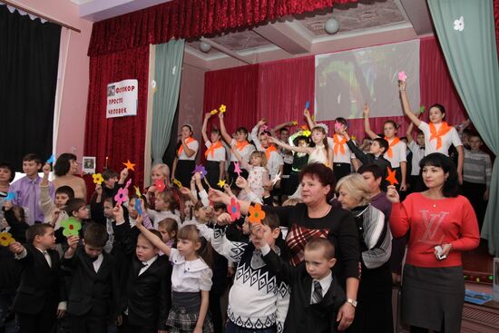 Andrei Stenin Remembrance Day at Gornyatsky School in Snezhnoye