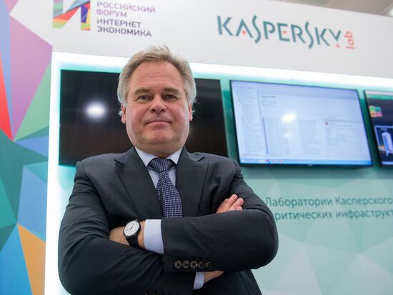 President Vladimir Putin at plenary meeting of Russia's first Internet Economy Forum