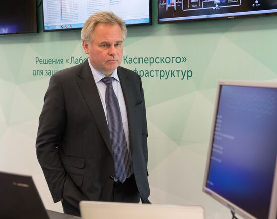 President Vladimir Putin at plenary meeting of Russia's first Internet Economy Forum