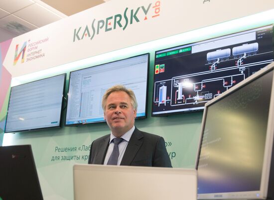 President Vladimir Putin at plenary meeting of Russia's first Internet Economy Forum