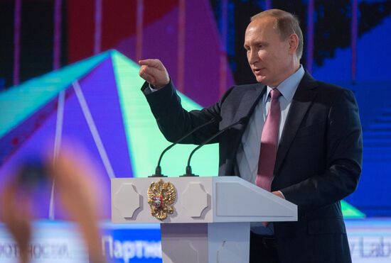 President Vladimir Putin at plenary meeting of Russia's first Internet Economy Forum