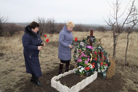 Andrei Stenin Remembrance Day at Gornyatsky School in Snezhnoye