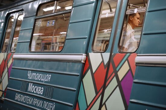 Moscow Metro launches Reading Moscow library train