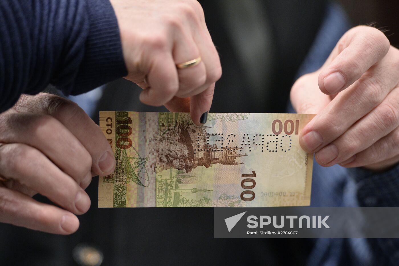 Bank of Russia issues banknote 100 ruble worth dedicated to Crimea and Sevastopol