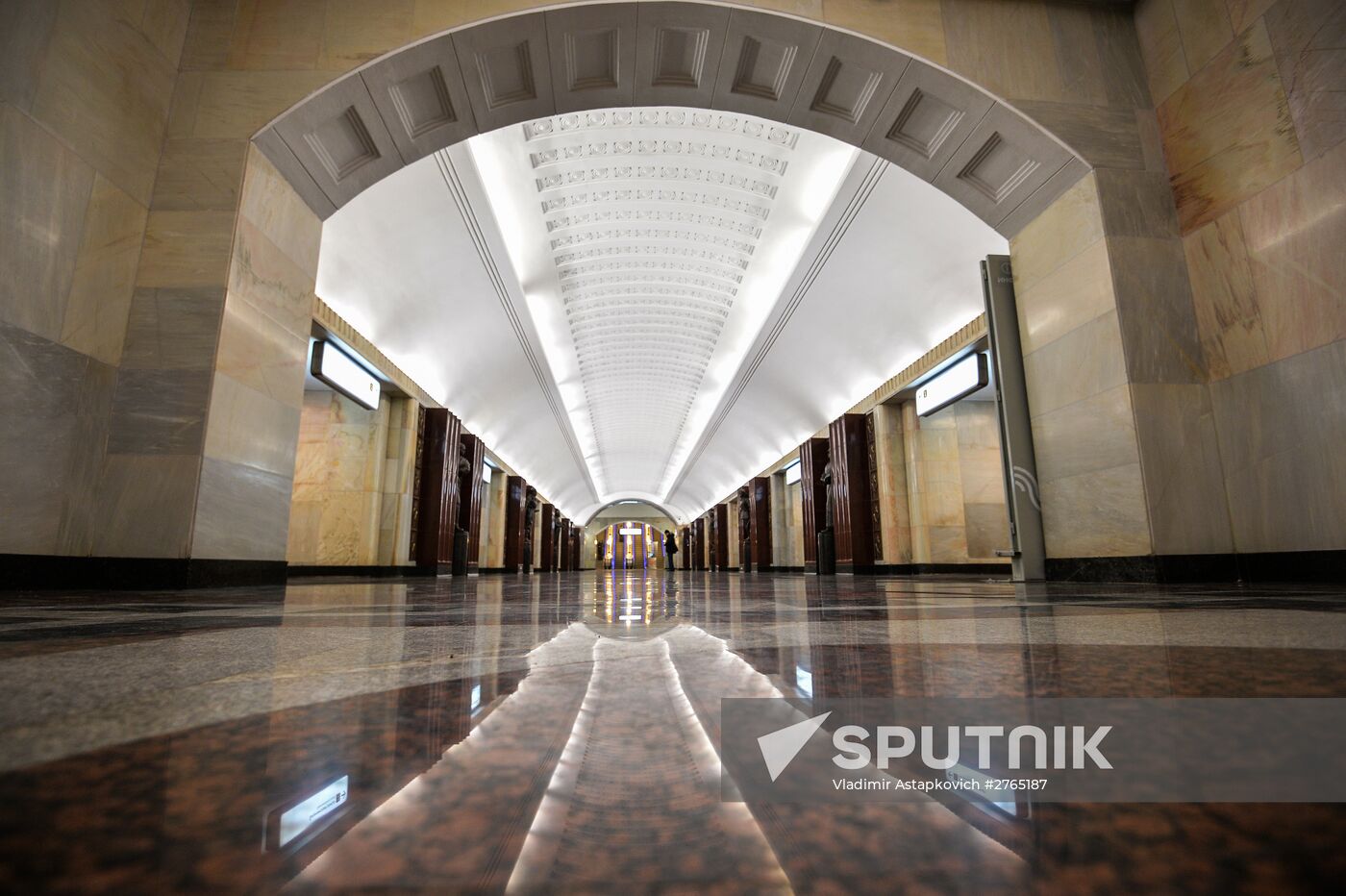 Baumanskaya metro station in Moscow opens after renovation Help_triangle