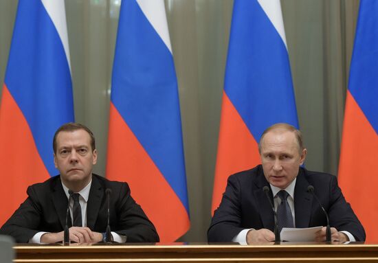 President Vladimir Putin holds meeting with Government economic sector authorities