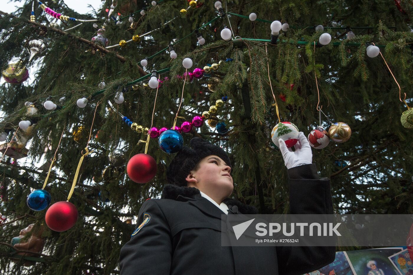 Decorating Christmas Tree on Kremlin's Cathedral Square