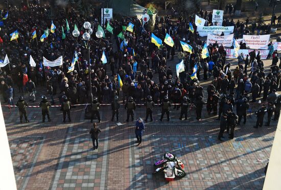 Ukrainian farmers stage rally, We Won't Let You Destroy Ukraine! There's No State without Villages!