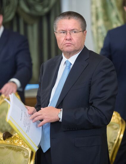 Russian President Vladimir Putin meets with Indian Prime Minister Narendra Modi