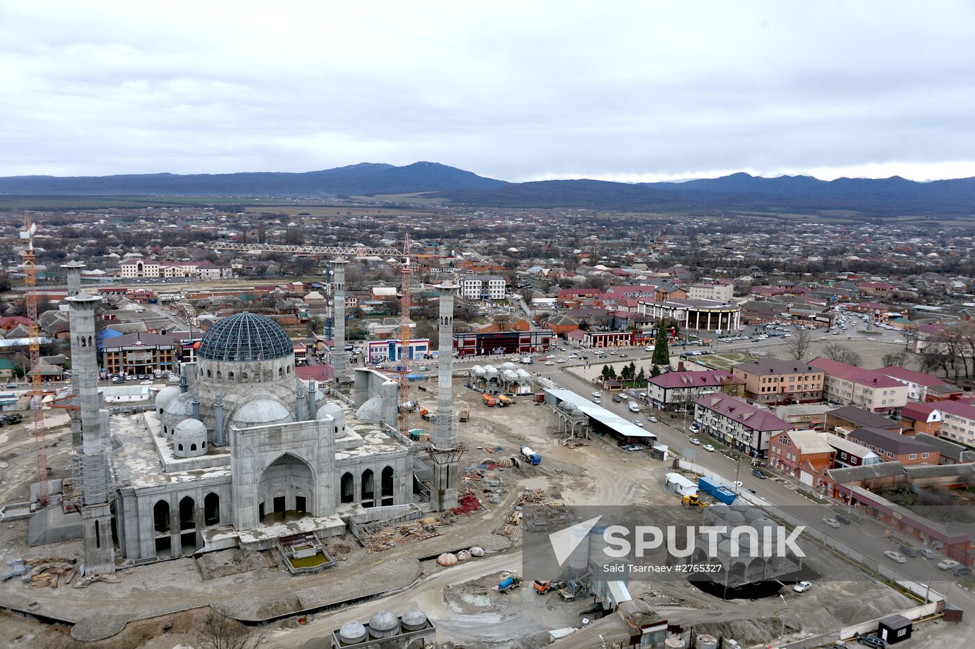 Building one of the world's largest mosques in Chechnya