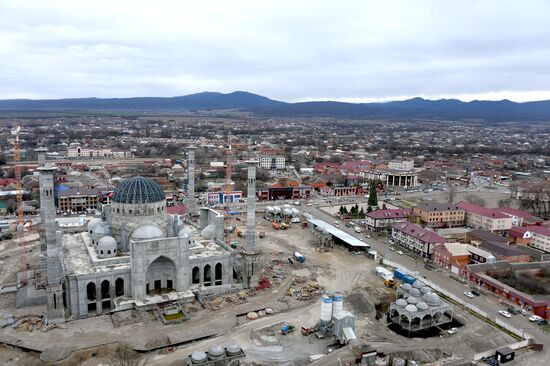 Building one of the world's largest mosques in Chechnya