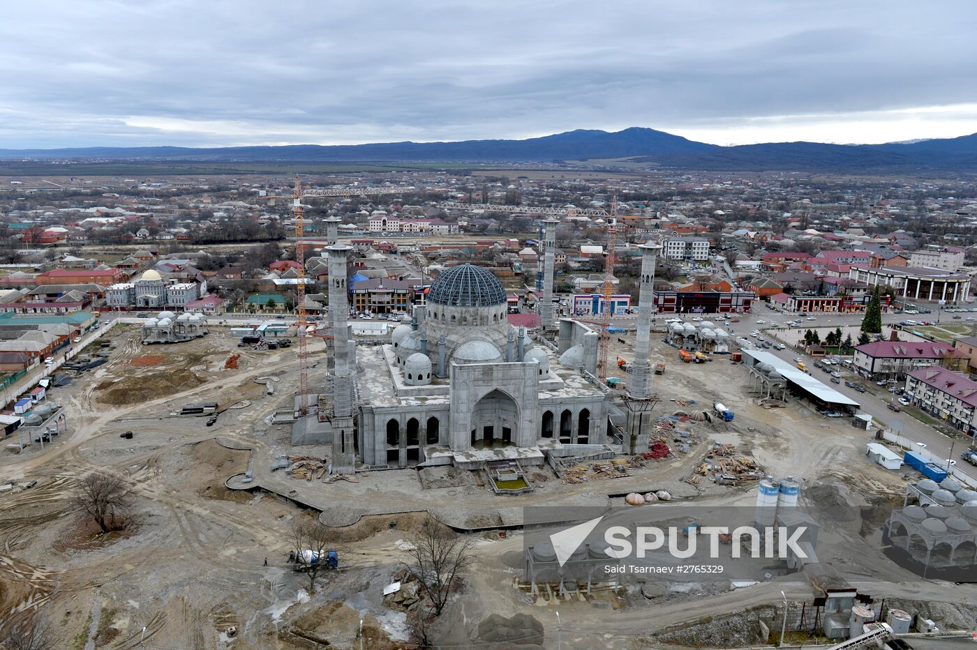 Building one of the world's largest mosques in Chechnya