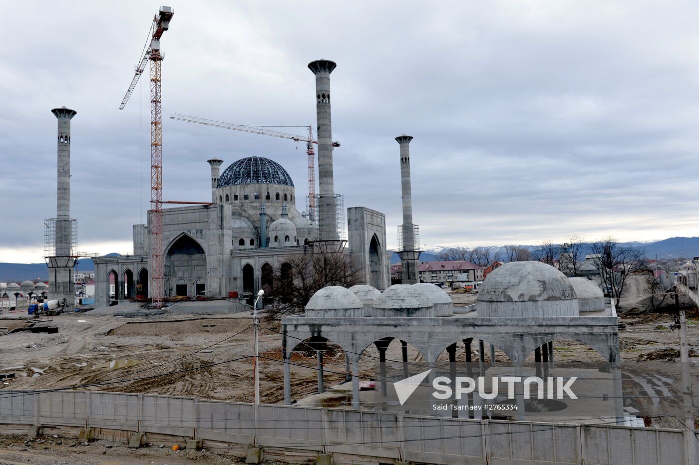 Building one of the world's largest mosques in Chechnya