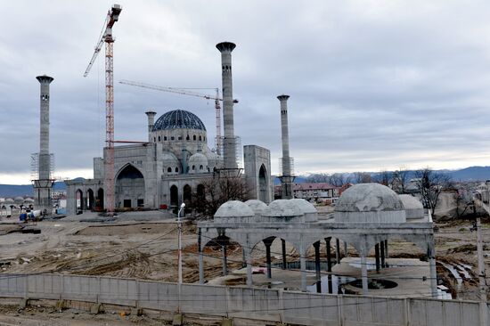 Building one of the world's largest mosques in Chechnya