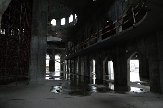 Building one of the world's largest mosques in Chechnya